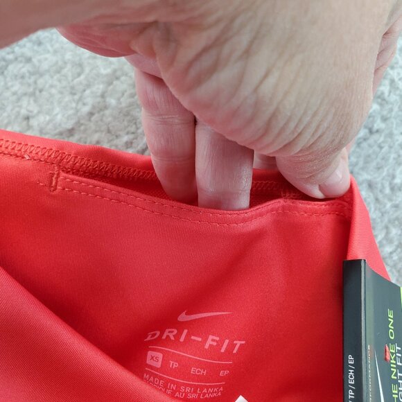 Nike Womens Shorts Medium Tight Fit Training Tights Red Mid Rise New - Picture 7 of 9
